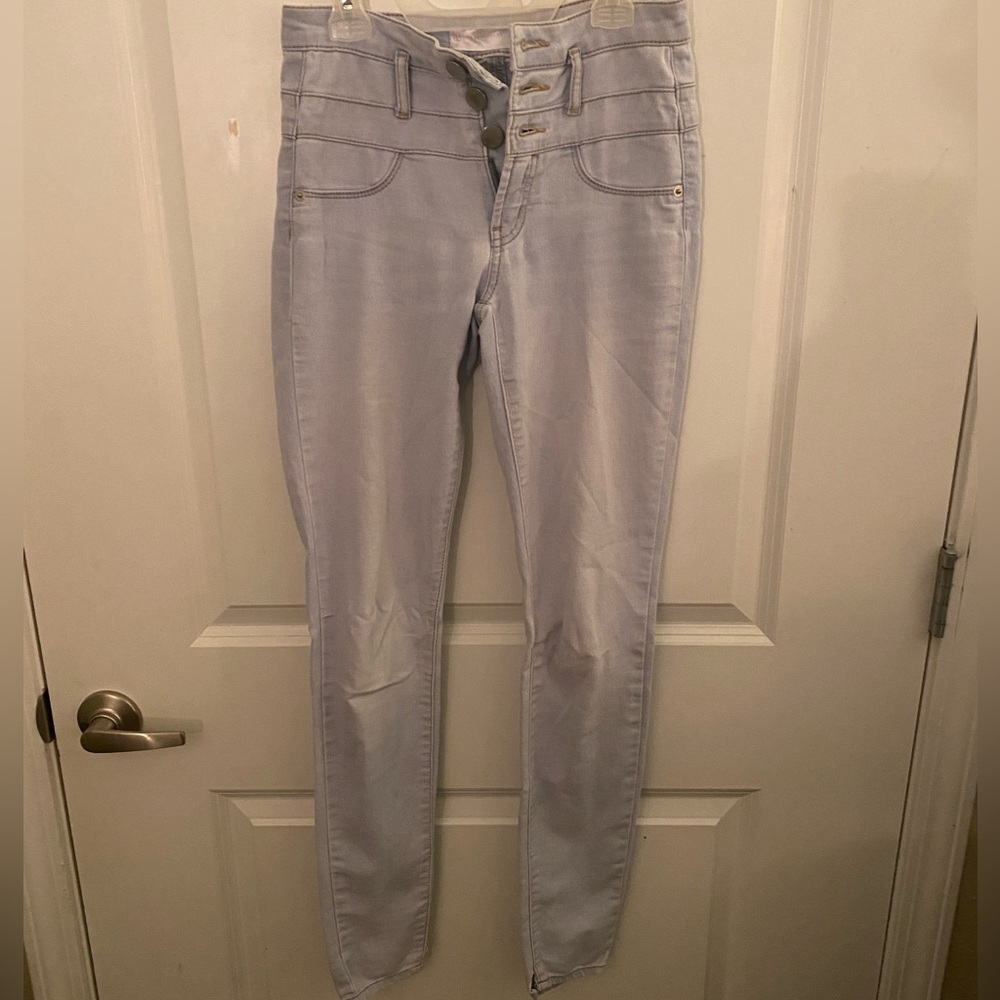 No boundaries Jeans. Style: Skinny fit. Size: 1 (in women)